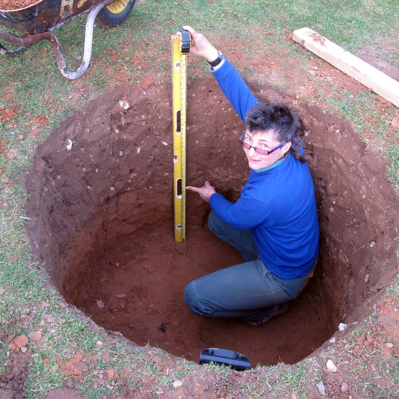 Rae Parkinson is teaching clay plastering!